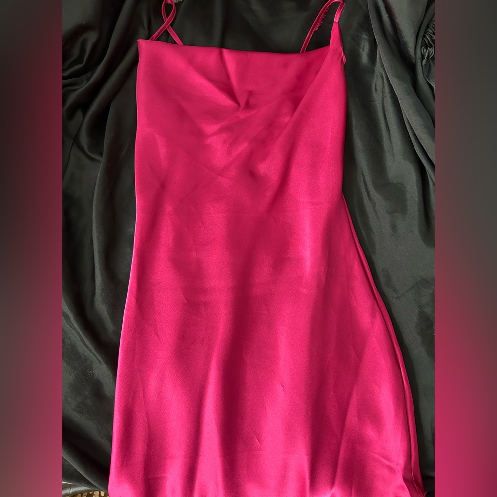 Hot pink long dress whit slit on the leg